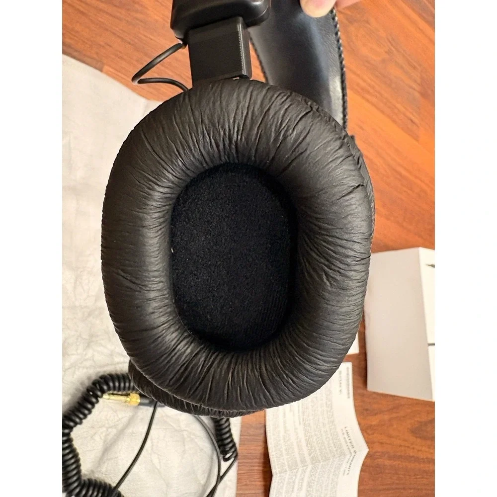 Sony MDR-7506‎ Professional Closed-back Studio Headphones